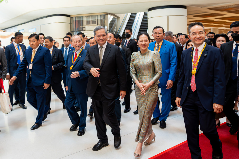 វត្តមានដ៏ខ្លាំងក្លាពីថ្នាក់ដឹកនាំធុរកិច្ចក្នុងស្រុក និងអន្តរជាតិ ចូលរួមនាយករដ្ឋមន្ត្រី សម្តេចមហាបរវរធិបតីហ៊ុន ម៉ាណែត ក្នុងពិធីសម្ពោធព្រលានយន្តហោះអន្តរជាតិតេជោ