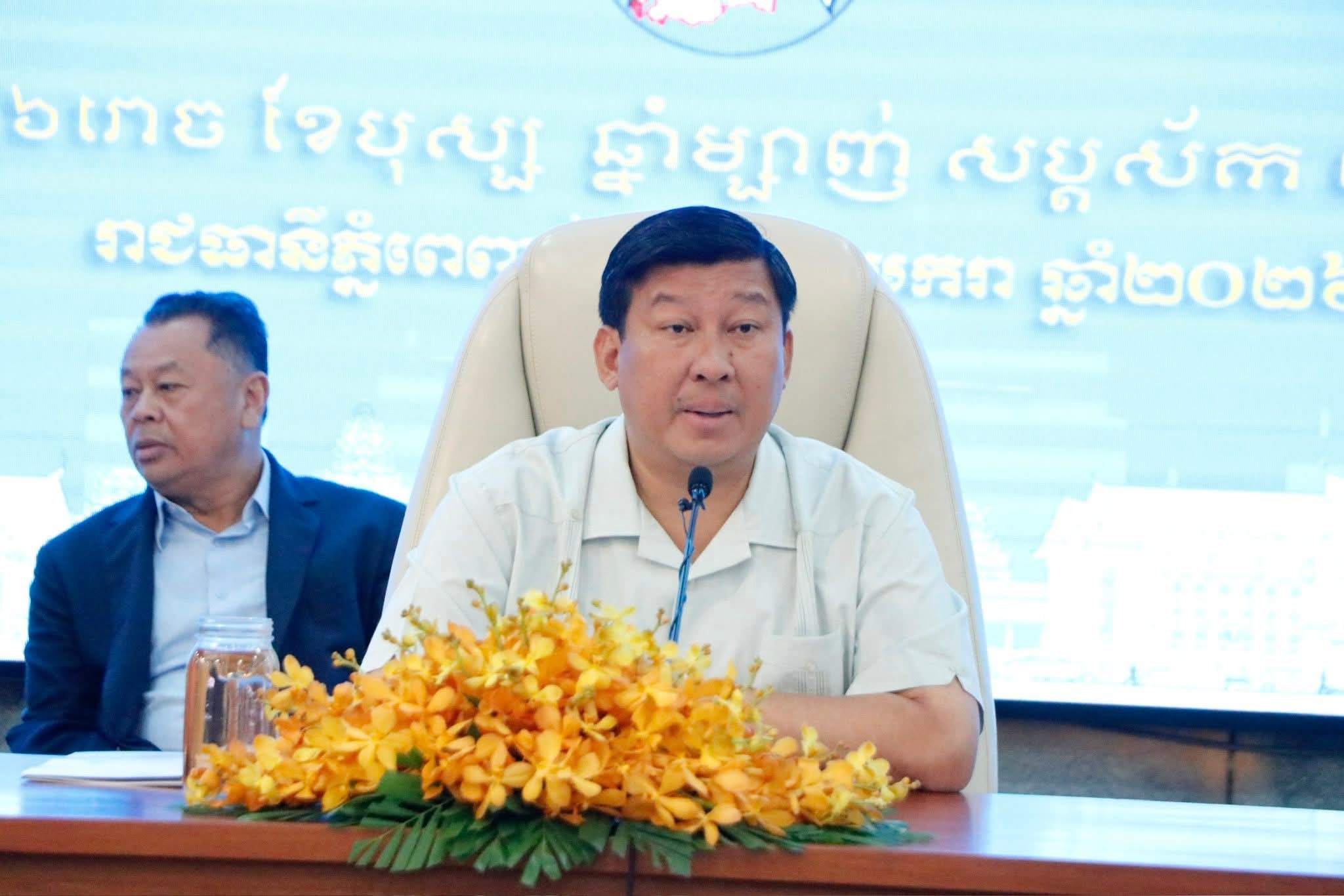 ពិធីចែកវិញ្ញាបនបត្រសម្គាល់ម្ចាស់អចលនវត្ថុចំនួន២០៧​ បណ្ណ​ ជូនដល់អតិថិជនគម្រោងដីឡូតិ៍ ភូមិមរតក សង្កាត់ចេក ក្រុងស្វាយរៀង