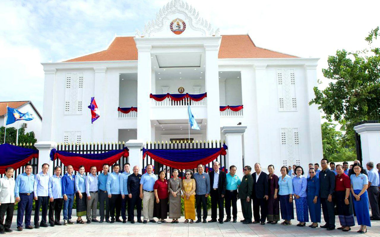 សម្តេច ម៉ែន សំអន អញ្ជើញសម្ពោធដាក់ឲ្យប្រើប្រាស់ស្នាក់ការគណបក្សប្រជាជនកម្ពុជាក្រុងបាវិត ខេត្តស្វាយរៀង តម្លៃ ជាង៥២ម៉ឺនដុល្លារ 