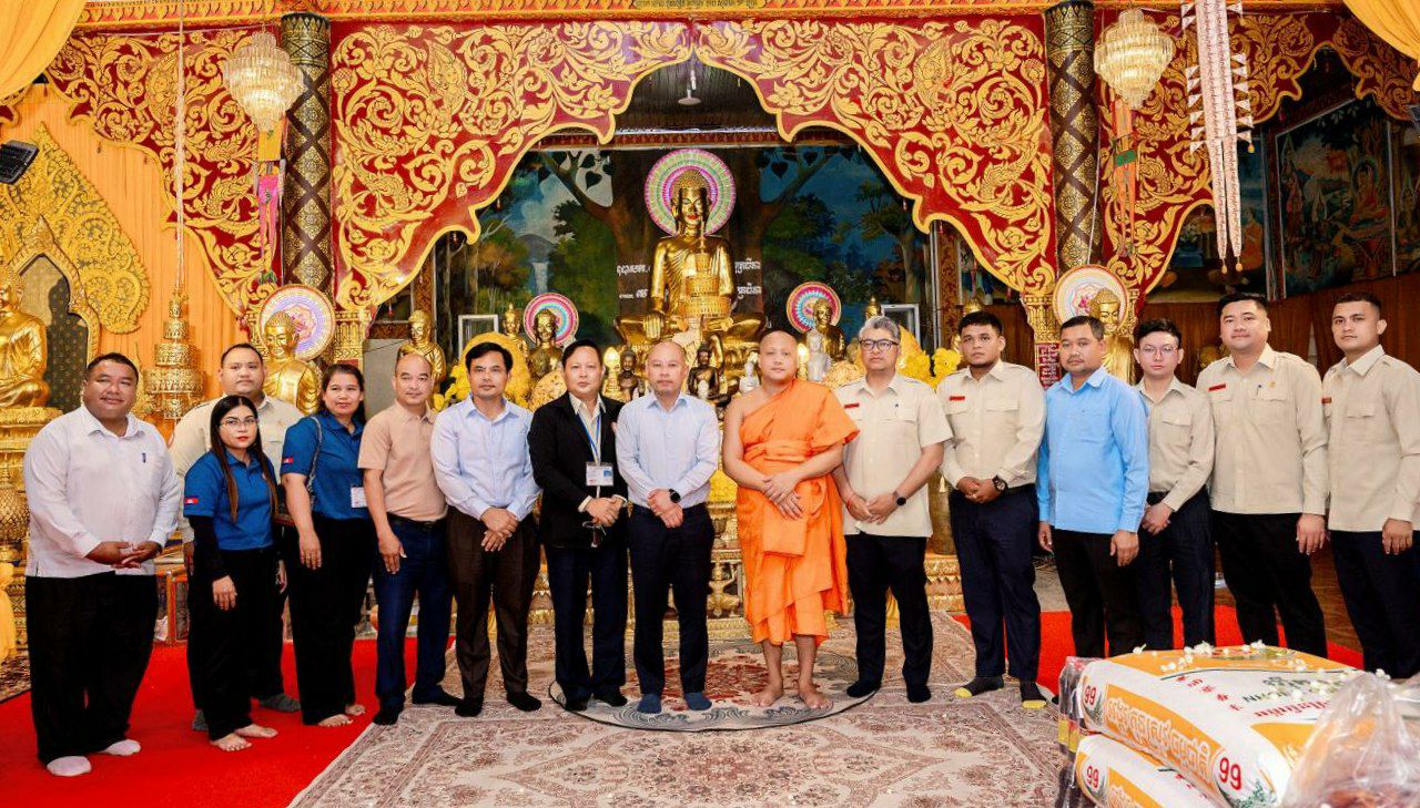 ឯកឧត្តមអភិបាលខេត្តស្វាយរៀងប្រគេនថវិកានិងសម្ភារ:ដល់វត្តចំនួន៤ដើម្បីត្រៀមរៀបចំ អាហារសម្រាប់បេក្ខជនមកពីចម្ងាយហូបចុកក្នុងពេលប្រឡងសញ្ញាបត្រមធ្យមសិក្សាទុតិយភូមិឆ្នាំ២០២៦